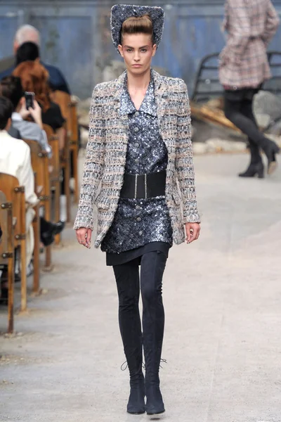 Look 2
